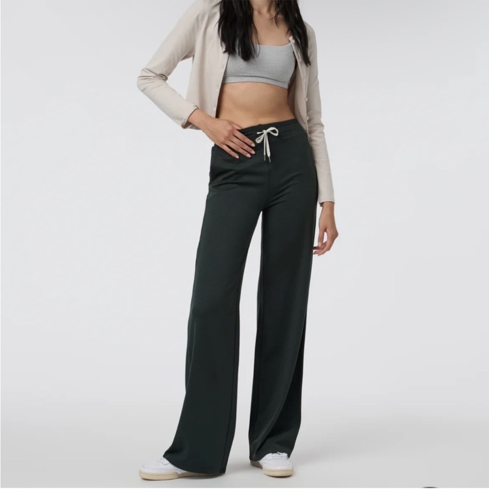 Vuori halo essential wide leg in black Heather small
